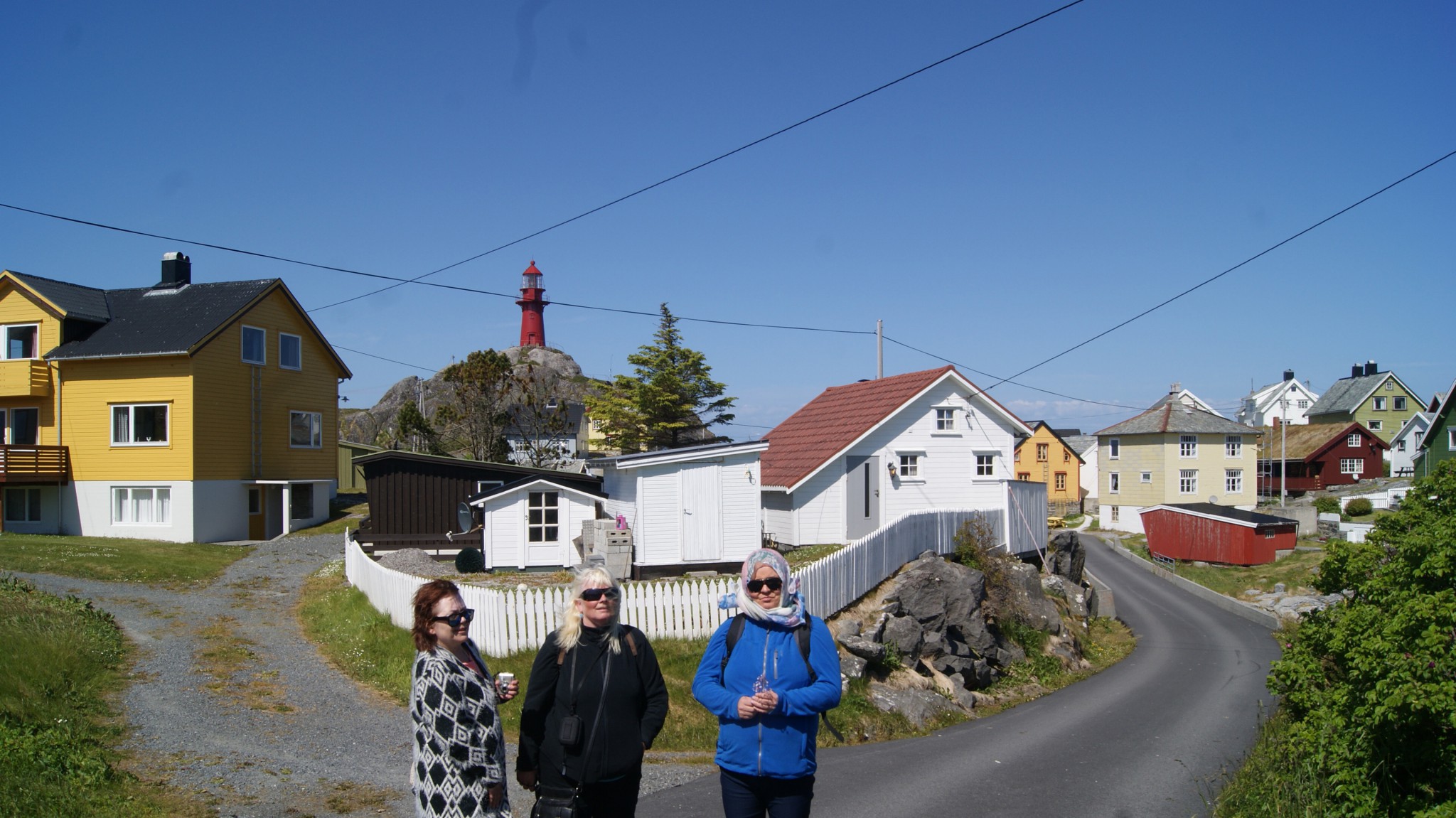 Utsikten Husøya mot Ona fyr.