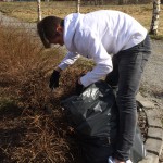 Ein pensjonist fekk god hjelp i hagen: plenklipping, raking, kosting og klipping av busker.